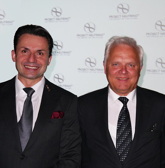 Datei:Holger Thorsten Schubart Konstantin Meyl.jpg