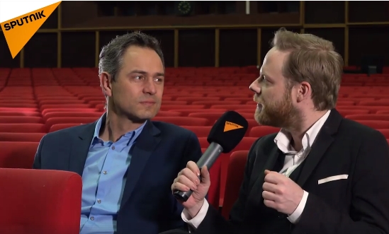 Datei:Daniele Ganser Marcel Joppa Sputnik.jpg