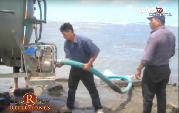 Datei:Meerwasser-Abfuellung Nicaragua.jpg