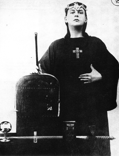 Datei:Aleister Crowley 1.png