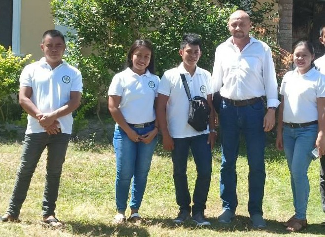 Datei:Holger Wolf Dayeng Foundation 2.jpg