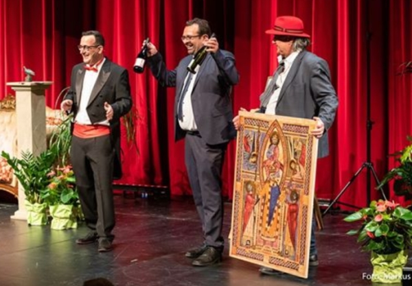 Datei:Friedenswein Daniele Ganser Weingut Dr Heigel 2020.jpg