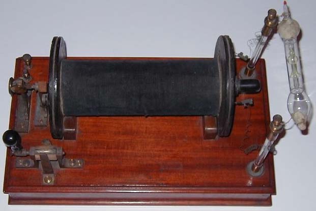 Datei:Ruemkorff Geissler.jpg