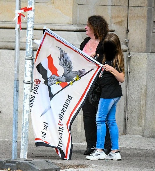Datei:Hygienedemo Reichsbuerger Fahne 29 8 2020.jpg