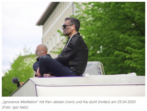 Datei:Kai Stuht Ken Jebsen Hygienedemo Berlin 2020.jpg