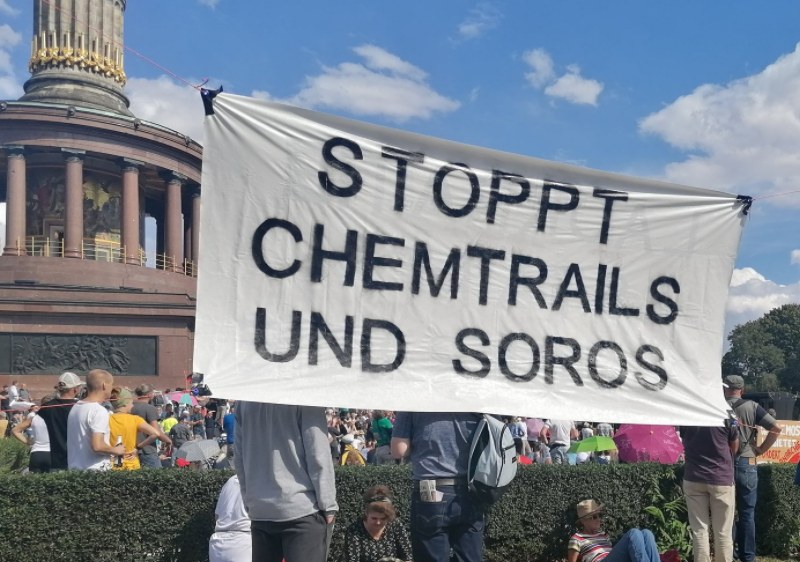 Datei:Querdenken711 Chemtrail 29 8 2020.jpg