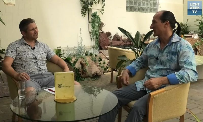 Datei:Lars Juschten Peter Fitzek Lichtwerk TV.jpg