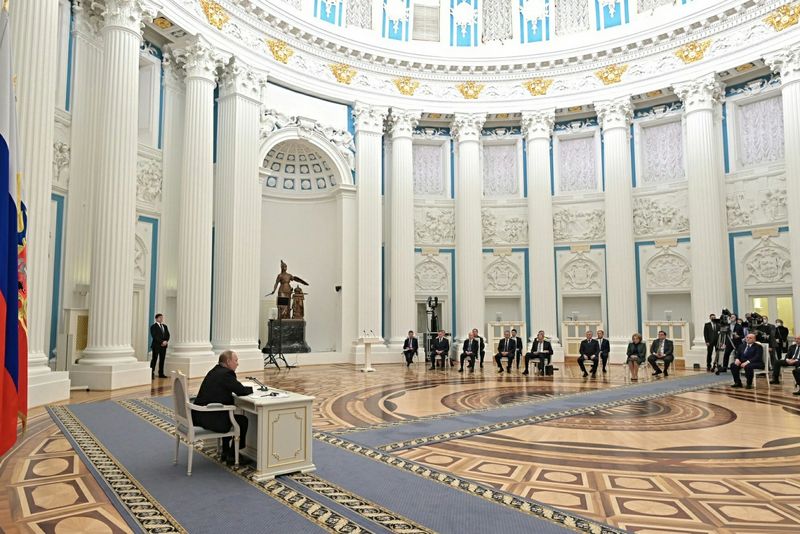 Datei:Putin Kreml 2022.jpg