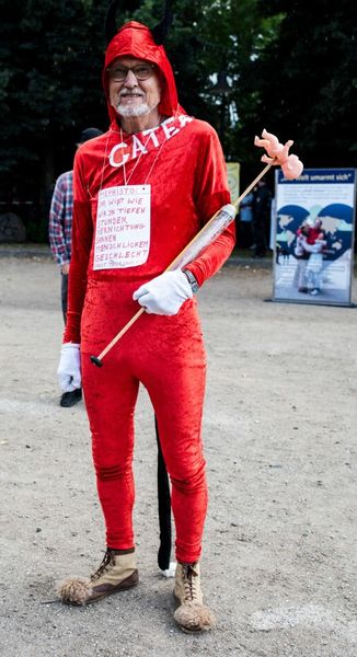 Datei:Bill Gates Gegner 2020.jpg