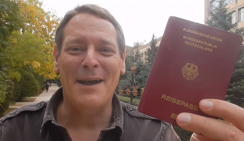 Datei:Mark Hegewald Pass.jpg