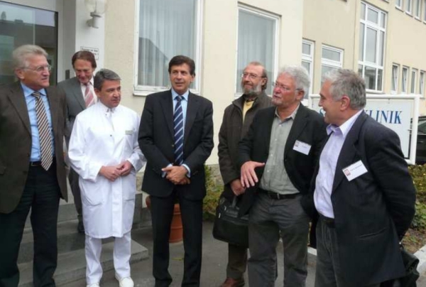 Fichier:John Gruia Ionescu Dominique Belpomme Neukirchen 2010.jpg