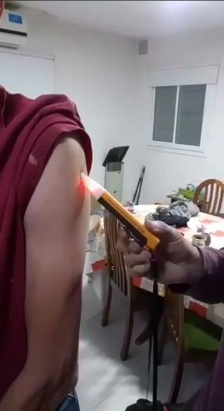 Fichier:Impfmagnetismus Spannungspruefer 2021.jpg